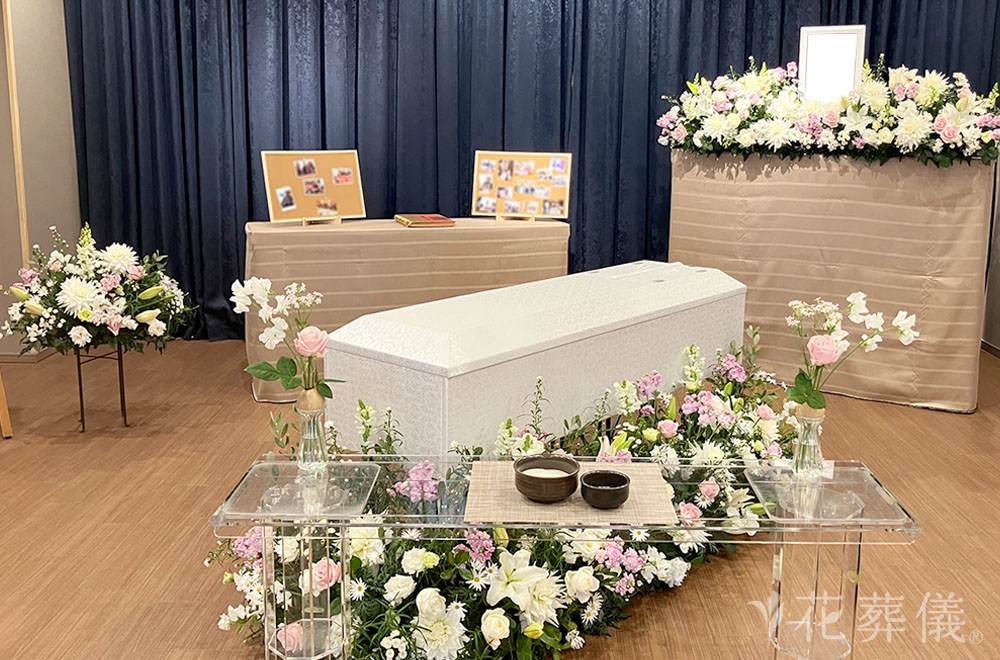 しなやかに強くの花祭壇