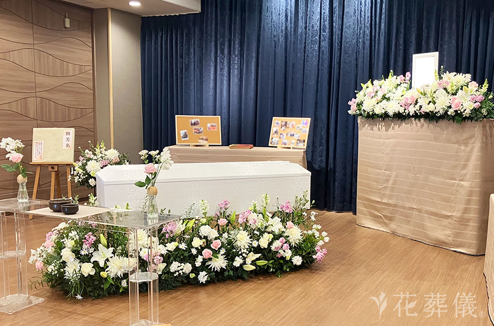 しなやかに強くの花祭壇