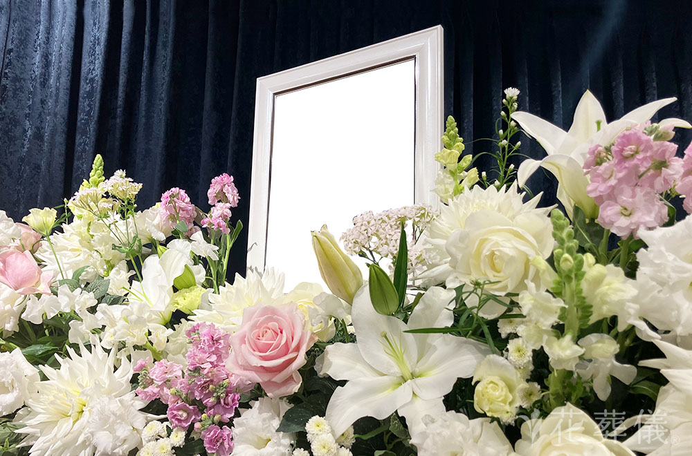 しなやかに強くの花祭壇