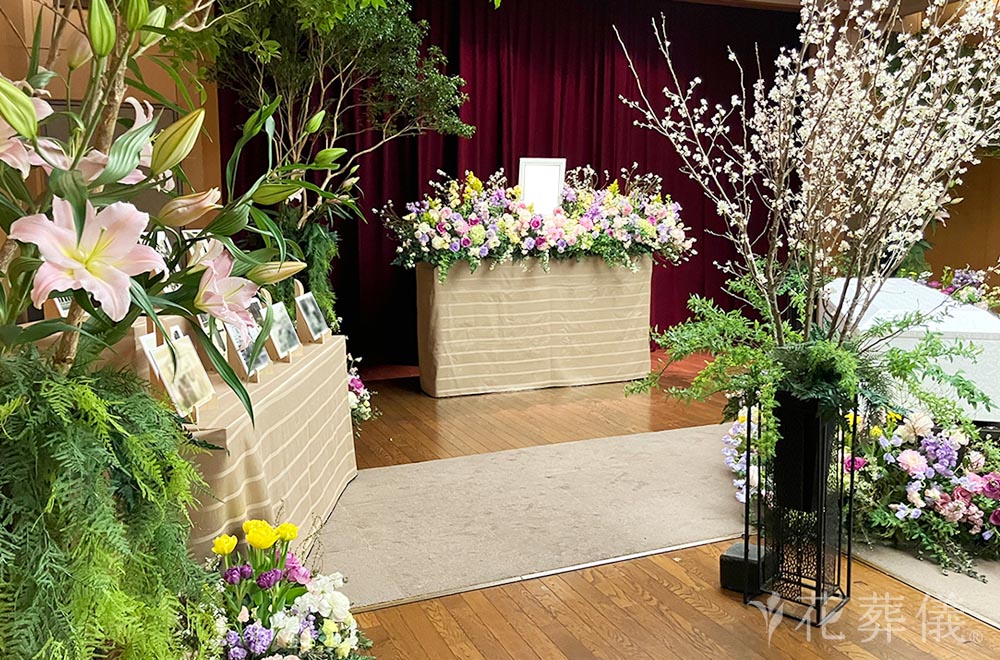 親父の大きな手の花祭壇