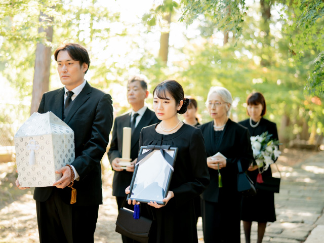 家族葬でも訃報・葬儀の連絡は必要
