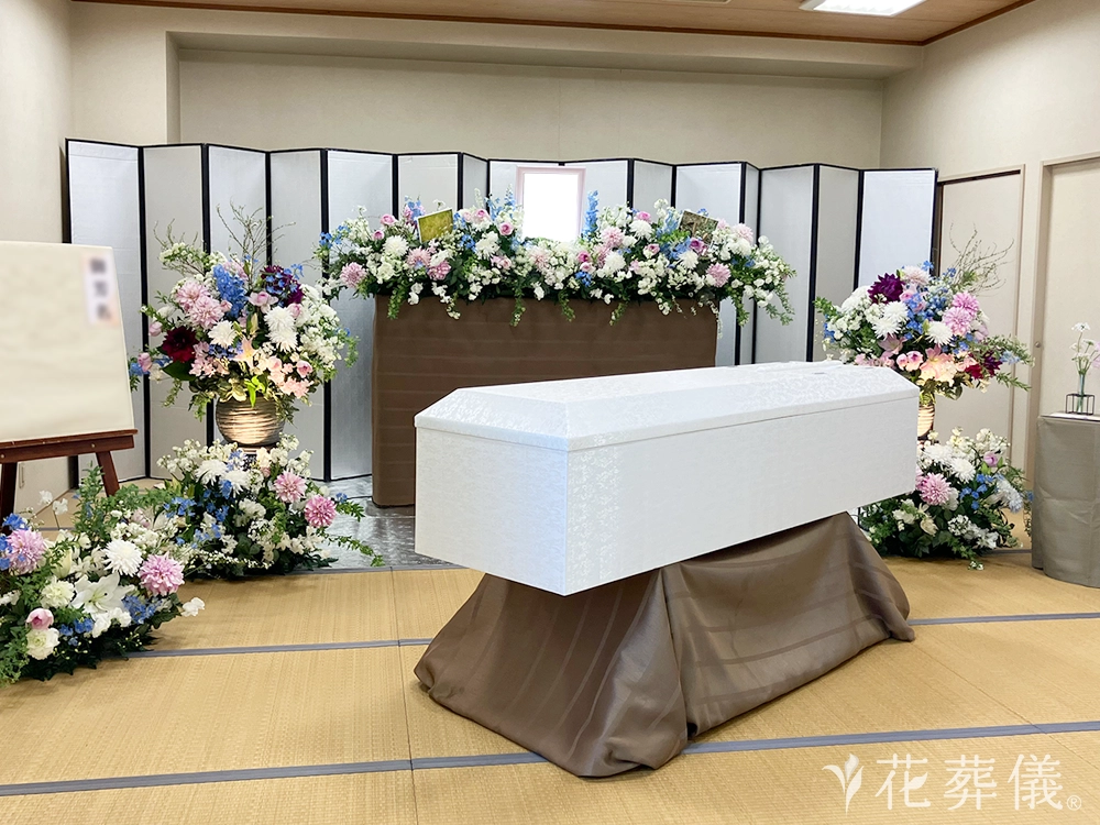 家族葬エコホールで葬儀を行ったお客様の祭壇写真02