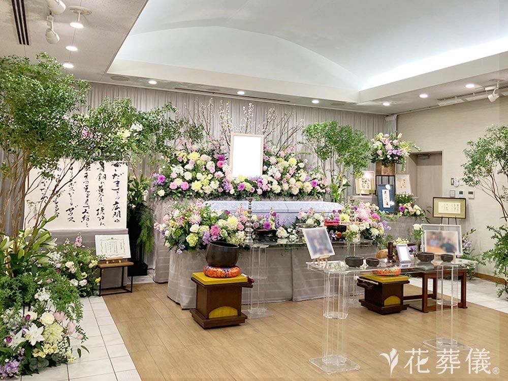 メモリアルパーク南山ホールで葬儀を行ったお客様の祭壇写真01