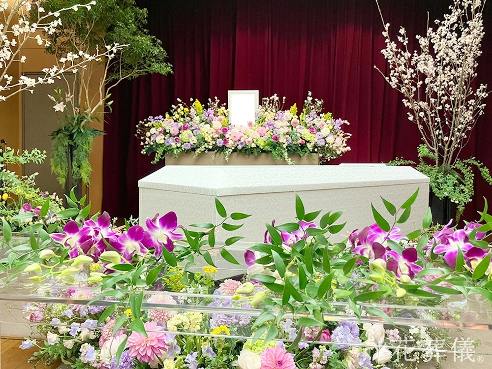 府中の森市民聖苑で葬儀を行ったお客様の祭壇写真01