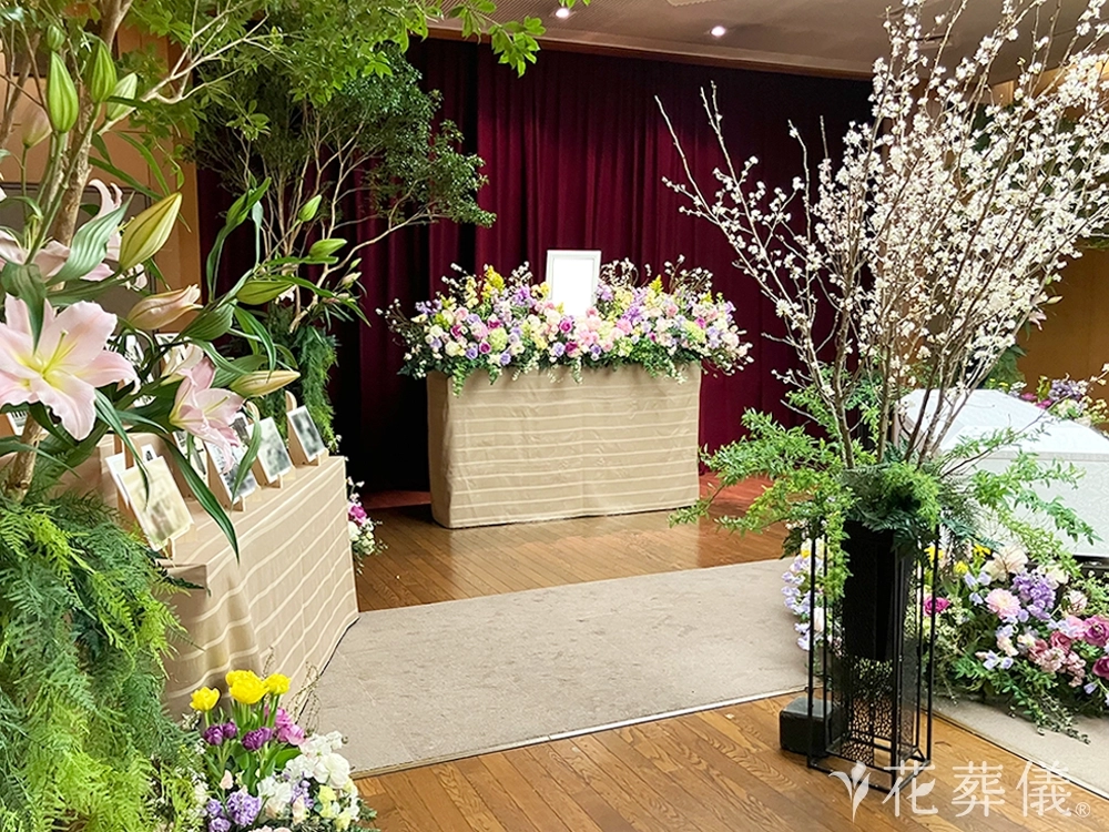 府中の森市民聖苑で葬儀を行ったお客様の祭壇写真02