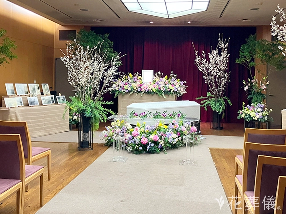 府中の森市民聖苑で葬儀を行ったお客様の祭壇写真03