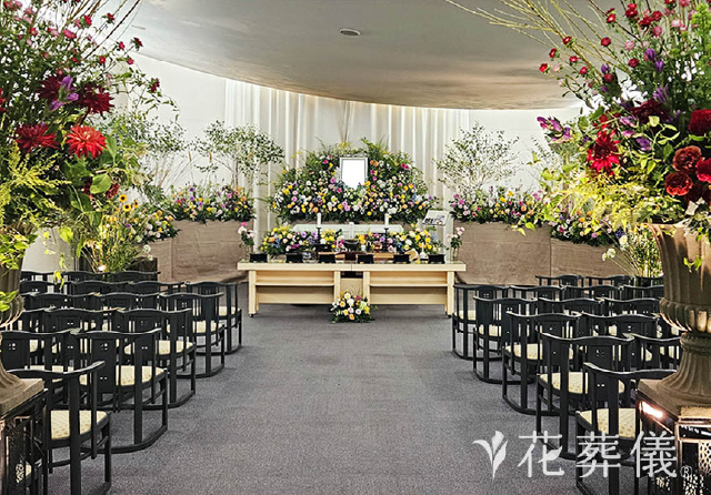 人生のゴールを飾る、故人様への感謝に満ちた花祭壇