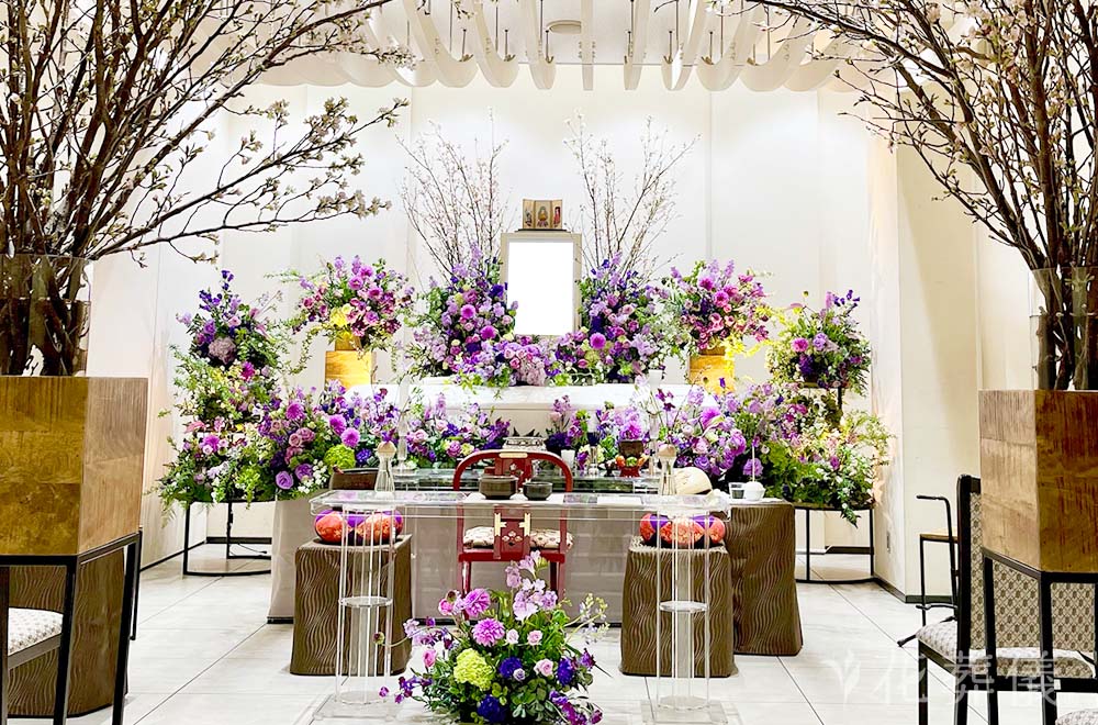 濃紫～こむらさきの祭壇の花祭壇