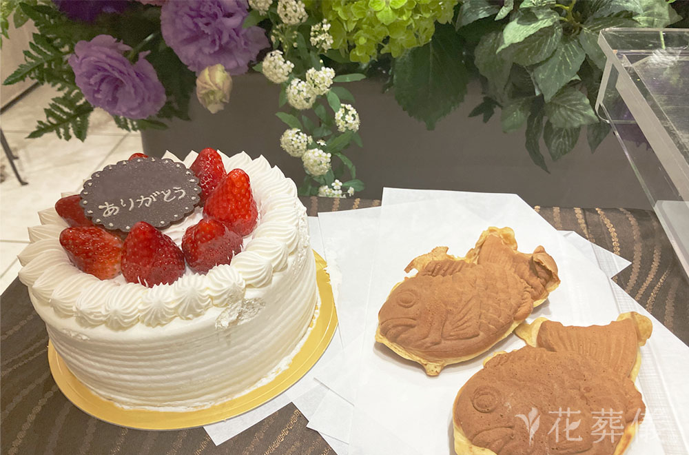 濃紫～こむらさきの祭壇の花祭壇