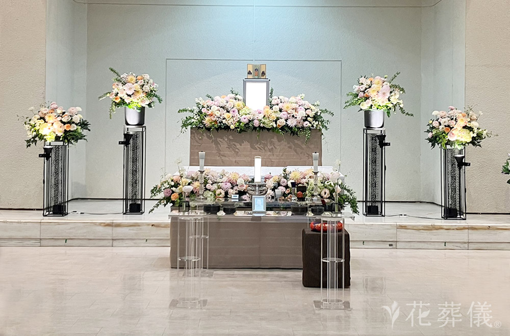 話の花が咲くの花祭壇