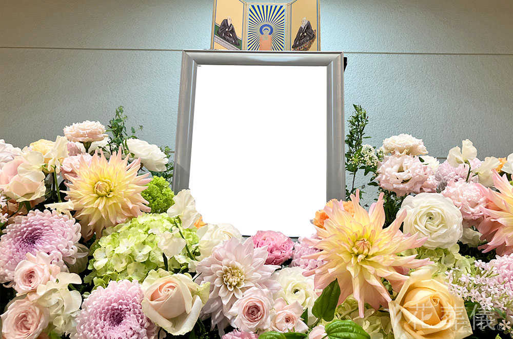 話の花が咲くの花祭壇