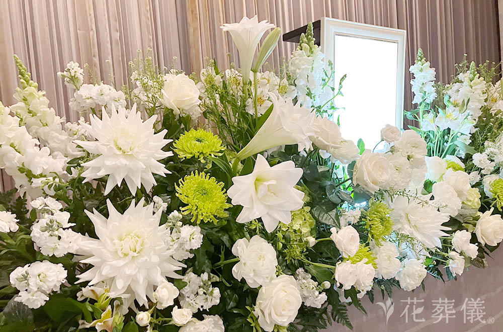 水彩画の世界の花祭壇