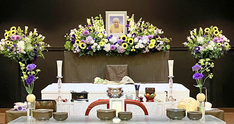 迎える直前だった卒寿の“紫”をテーマカラーにした祭壇