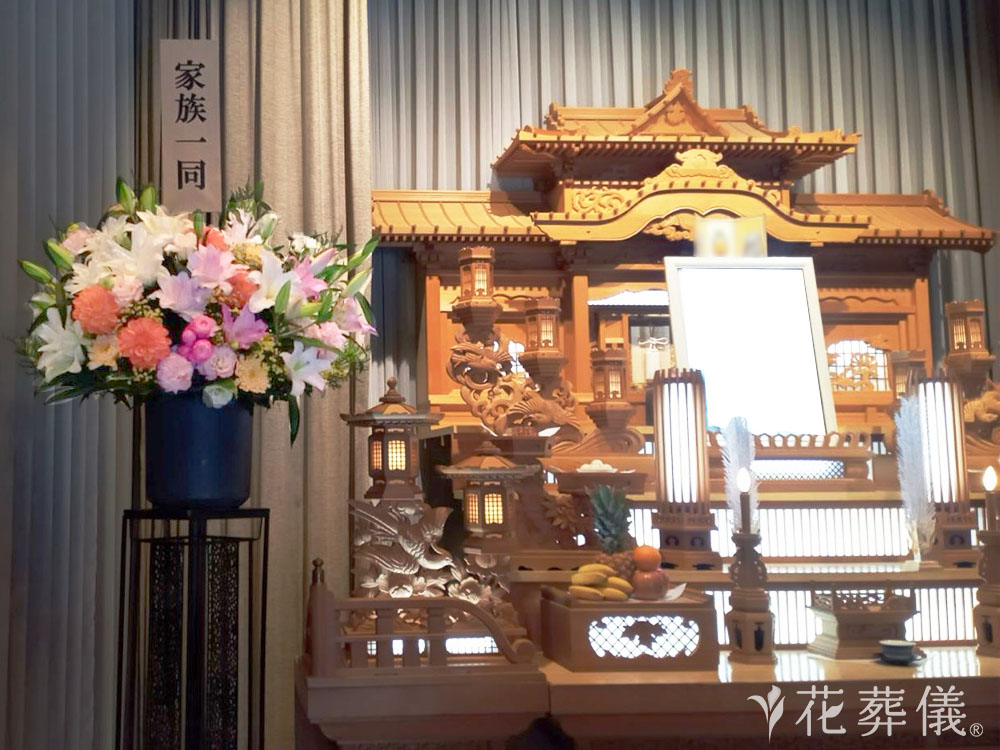 川越市民聖苑やすらぎのさとで葬儀を行ったお客様の祭壇写真02