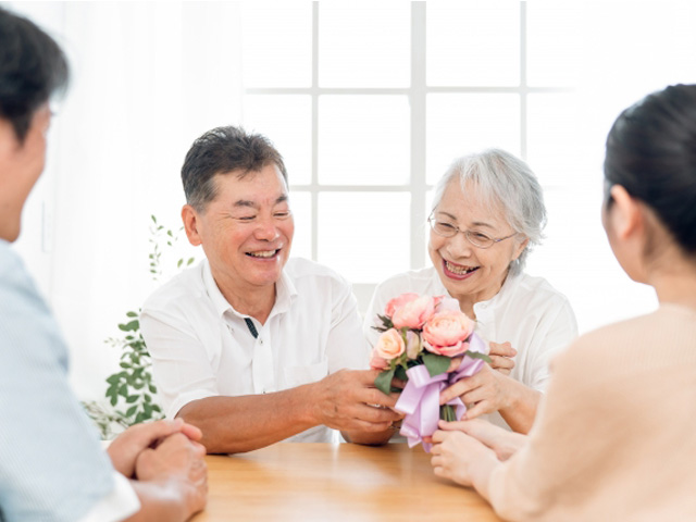 想いをつむぐメモリアルコーナーの装飾方法【花葬儀の場合】