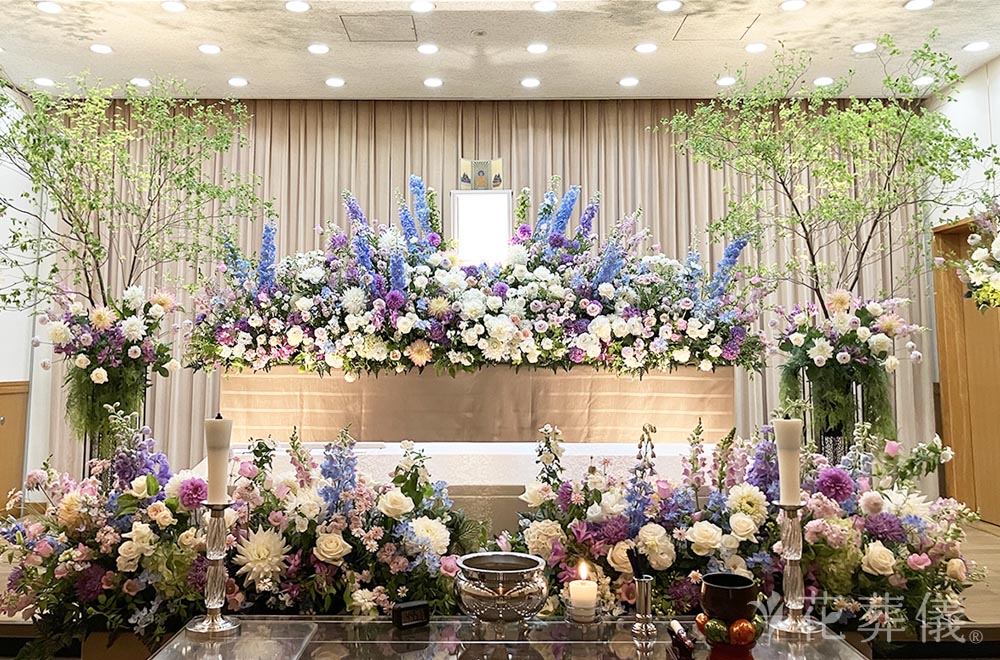 藤色のショールの花祭壇