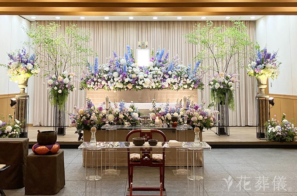 藤色のショールの花祭壇