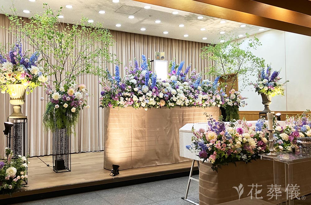 藤色のショールの花祭壇