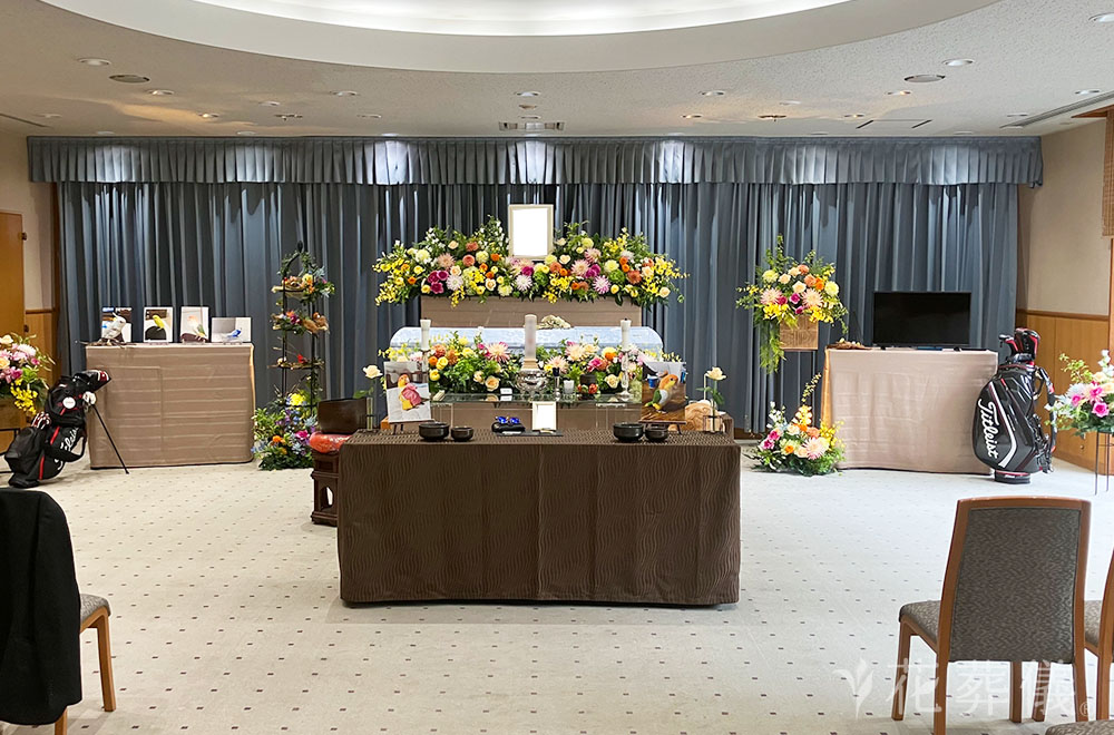 鳥のさえずりの花祭壇