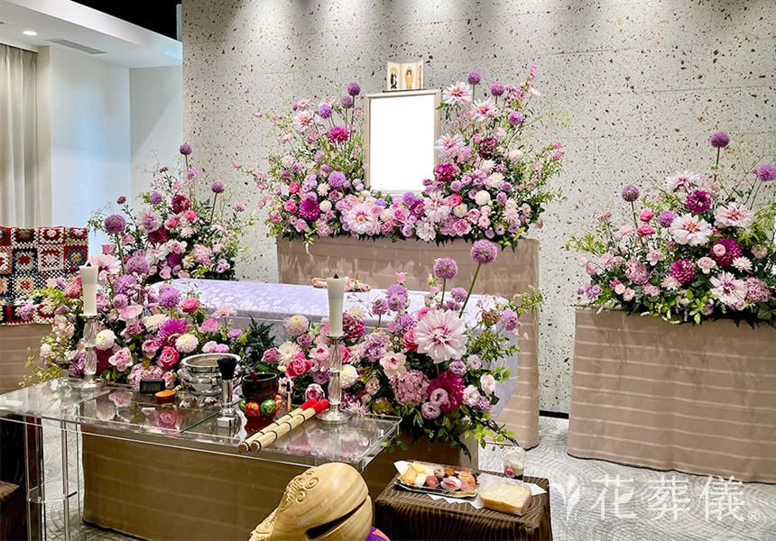 花葬儀の花祭壇　故郷である長岡の花火をイメージした世界でたったひとつの花祭壇