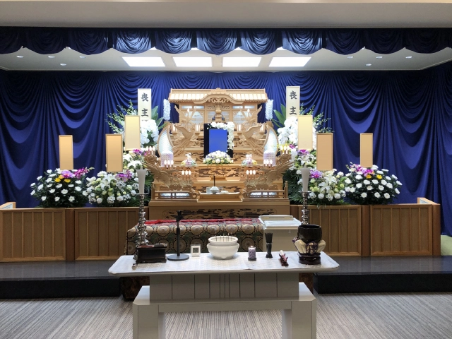 昔ながらの良さと現代性を融合させる祭壇のアイデア