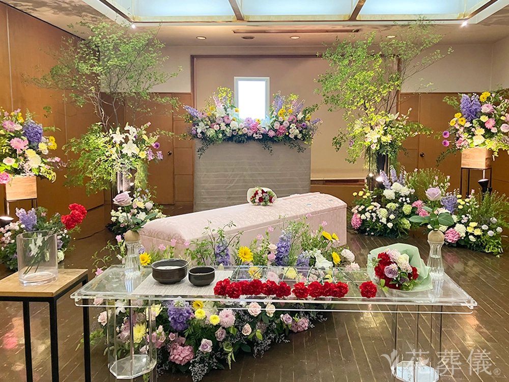 八富成田斎場で葬儀を行ったお客様の祭壇写真01