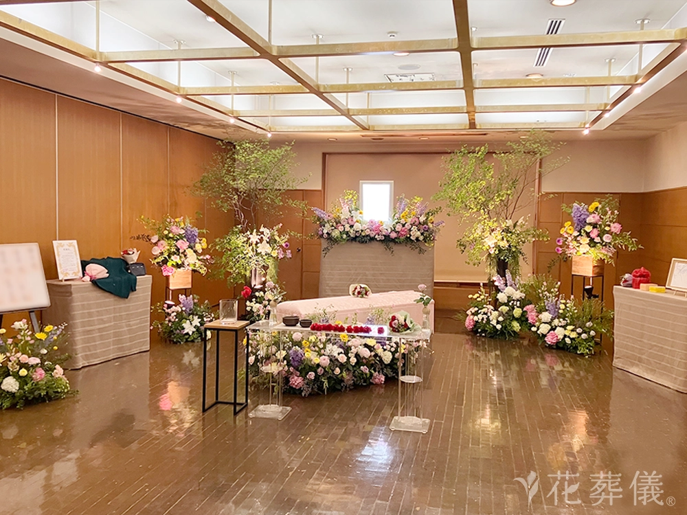 八富成田斎場で葬儀を行ったお客様の祭壇写真02