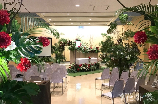 無宗教葬に調和する花祭壇の自由性