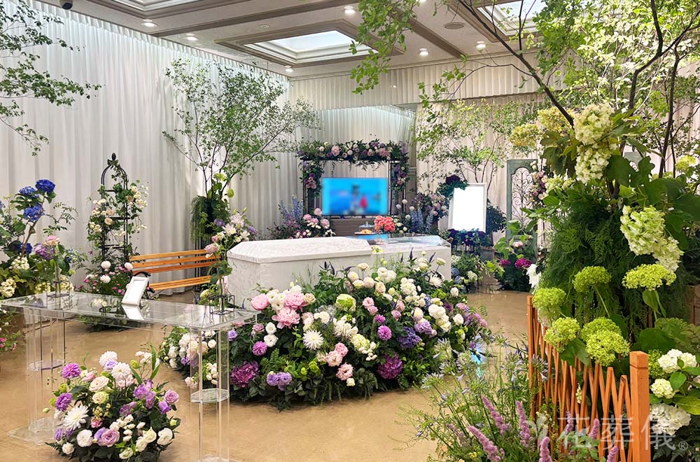 イングリッシュガーデンの花祭壇