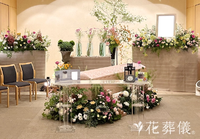 故人様の愛した世界観を再現した花祭壇