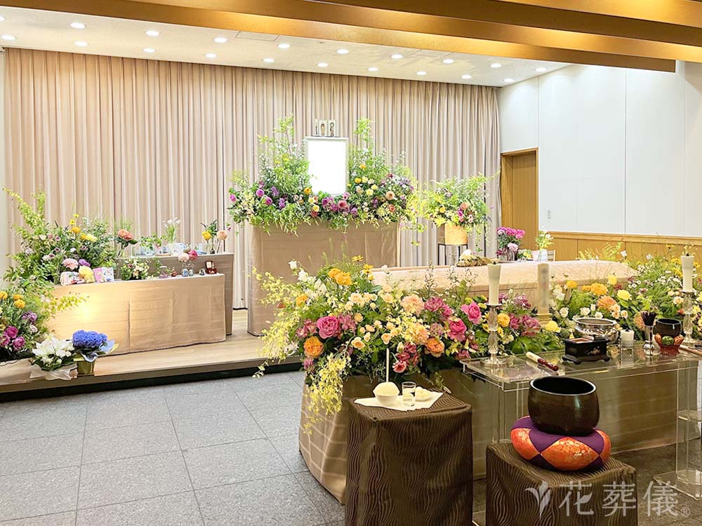 臨海斎場で葬儀を行ったお客様の祭壇写真03