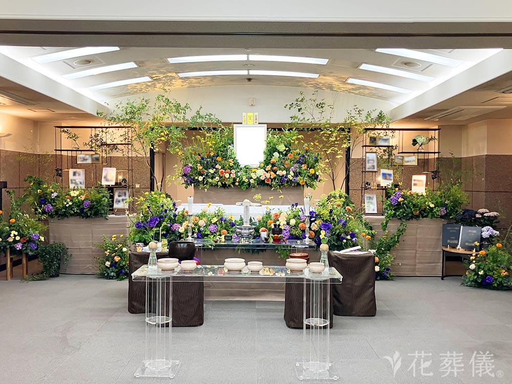 南多摩斎場で葬儀を行ったお客様の祭壇写真01