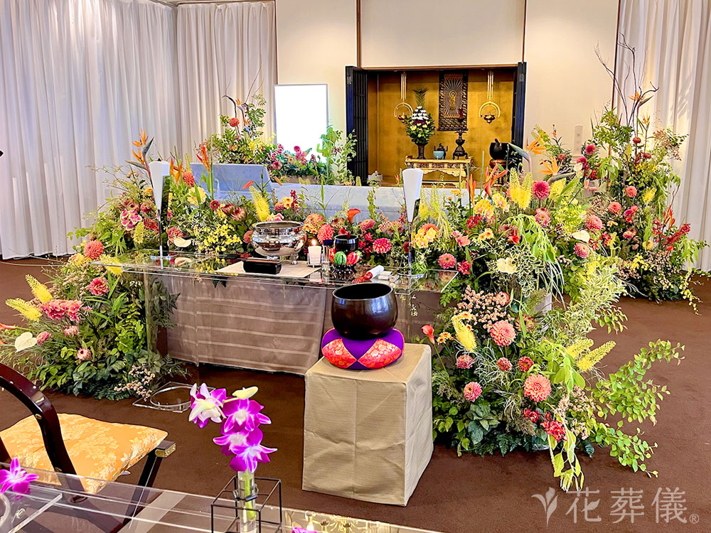 築地本願寺第二伝道会館で葬儀を行ったお客様の祭壇写真02
