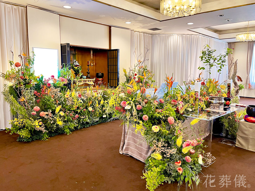 築地本願寺第二伝道会館で葬儀を行ったお客様の祭壇写真03