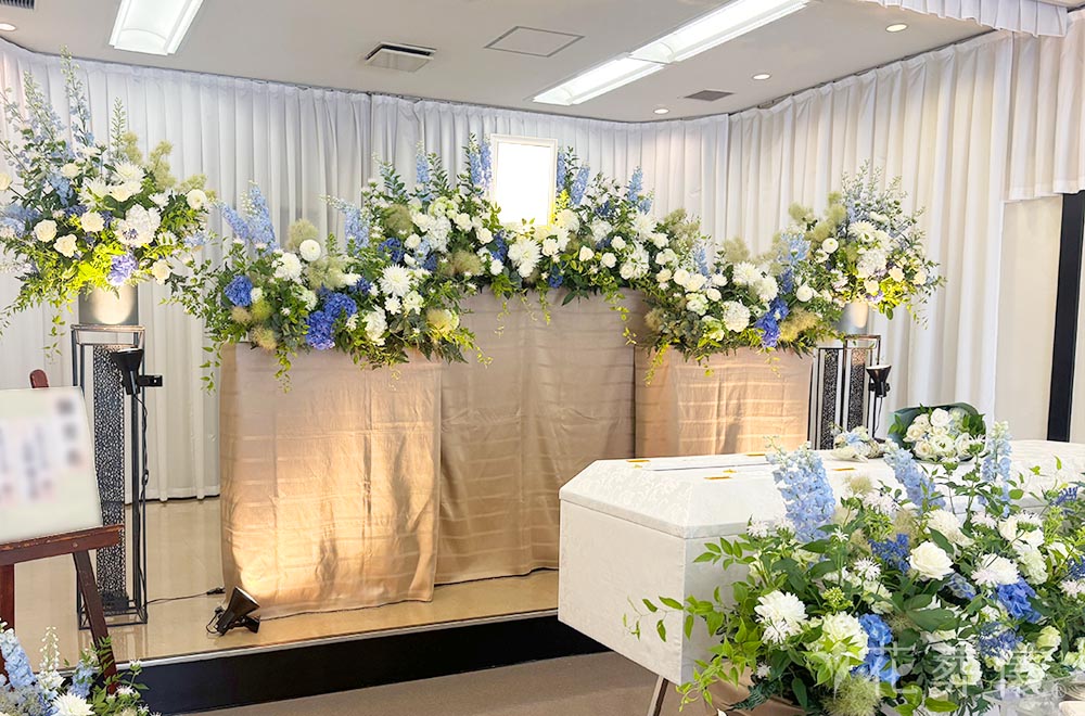 質実剛健の花祭壇