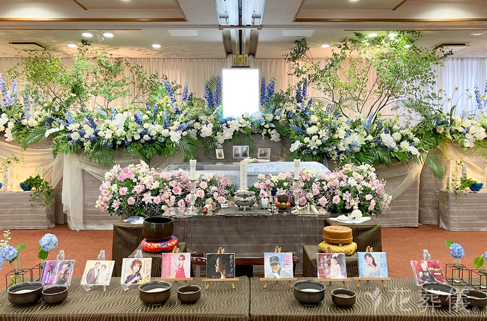 桜と海の花祭壇