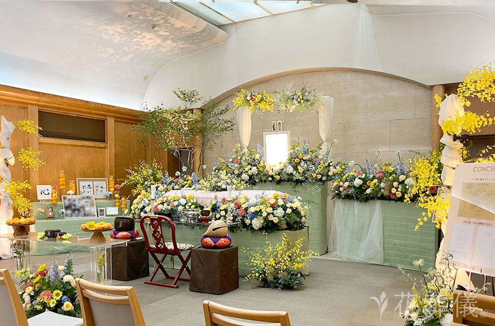 一緒に踊りましょうの花祭壇