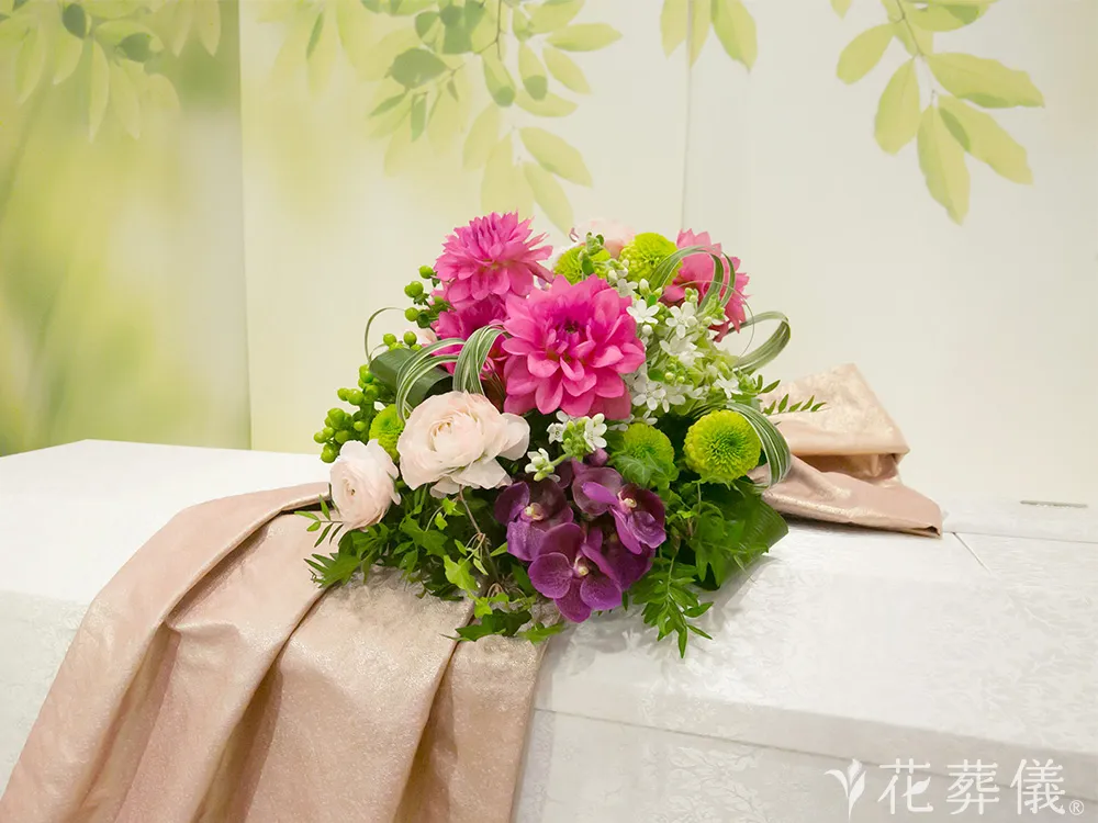 千葉市斎場で葬儀を行ったお客様の祭壇写真01