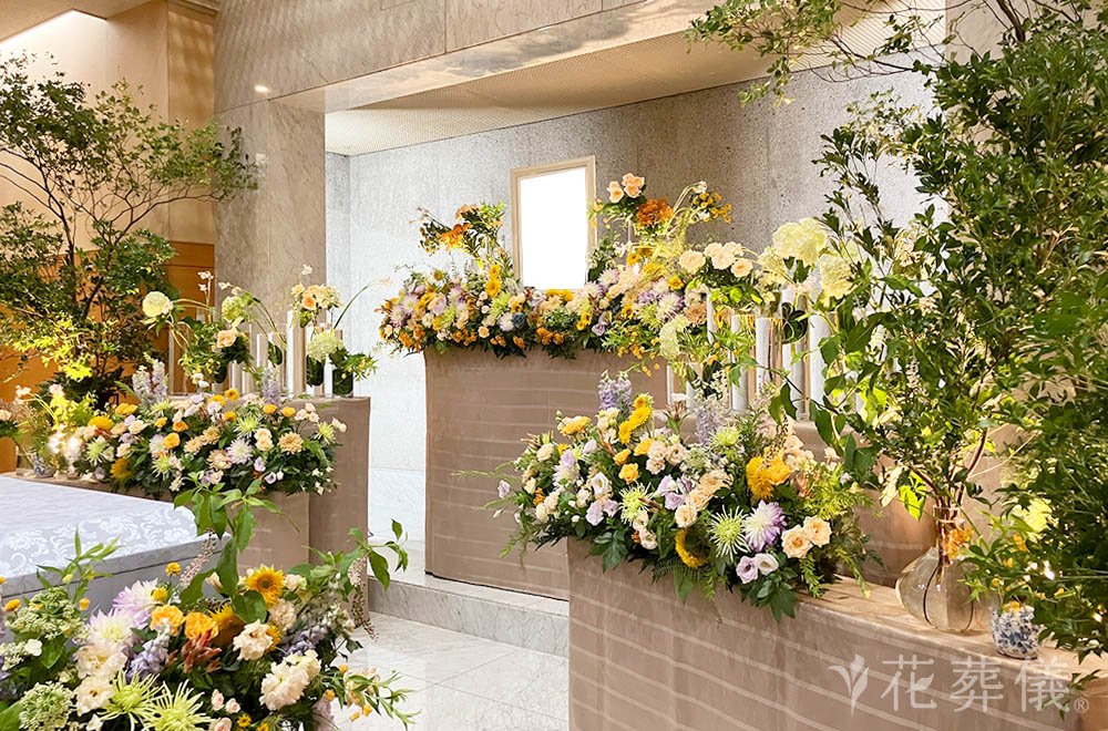 ハイキング～小川のせせらぎの花祭壇