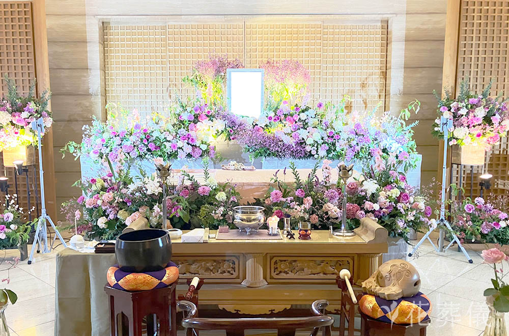 お花に想いをのせての花祭壇