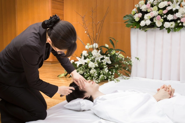 葬儀社による専門的な整容（ラストメイクなど）