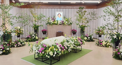 お客様インタビュー 事故で急逝した母へ、感謝を伝える花祭壇
