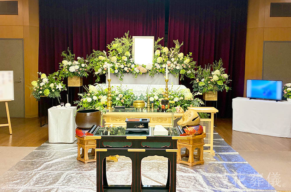 清く朗らかにの花祭壇