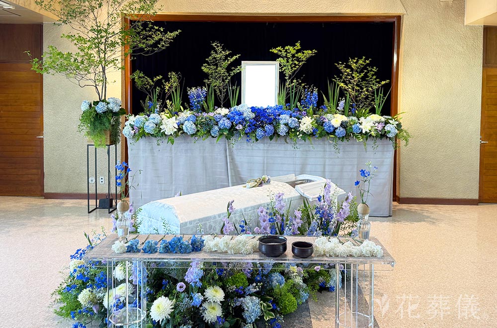 仕事と趣味と充実した人生の花祭壇