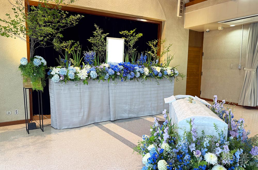 仕事と趣味と充実した人生の花祭壇