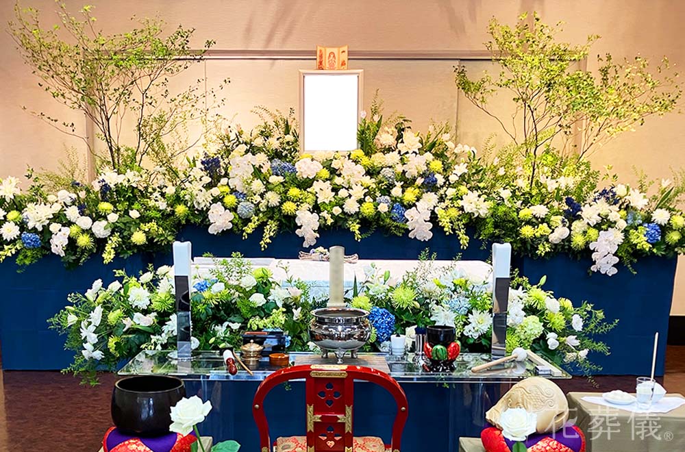 好きに囲まれての花祭壇