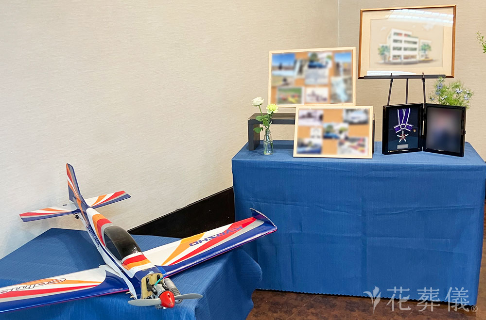 好きに囲まれての花祭壇