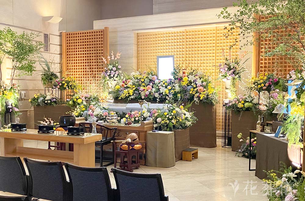 百花繚乱　　の花祭壇
