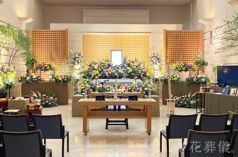百花繚乱　　の花祭壇