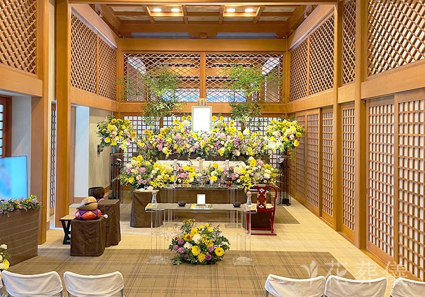 花祭壇ギャラリー　お庭で咲いていたパンジー色でお作りした祭壇